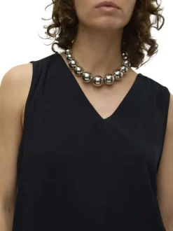 Top noir uni avec une coupe droite, col v et sans manches ample