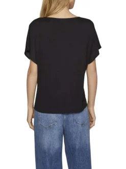 Top noir uni satiné avec une coupe droite un col v et des manches courtes