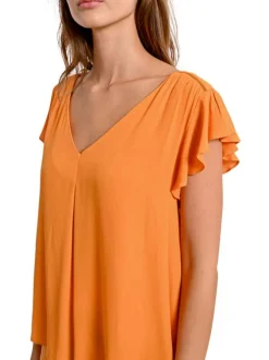 Top orange uni avec une coupe droite un col v et des manches courtes