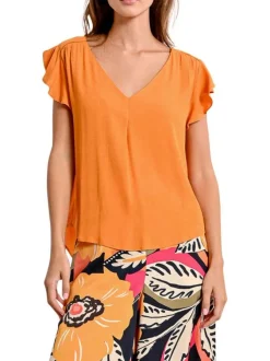 Top orange uni avec une coupe droite un col v et des manches courtes