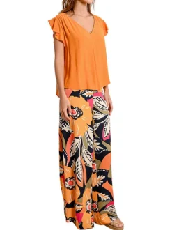 Top orange uni avec une coupe droite un col v et des manches courtes