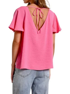 Top rose manches courtes uni avec une coupe droite et un col v