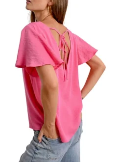 Top rose manches courtes uni avec une coupe droite et un col v