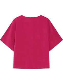 Top rose uni fluide avec une coupe large et des manches courtes