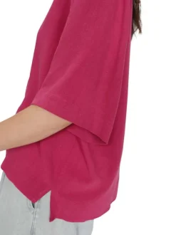 Top rose uni fluide avec une coupe large et des manches courtes
