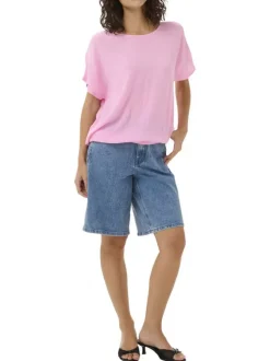 Top rose uni pourvu d'une coupe ample et de manches courtes
