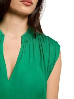 Top vert uni chic pourvu d'une coupe droite et d'un col en V