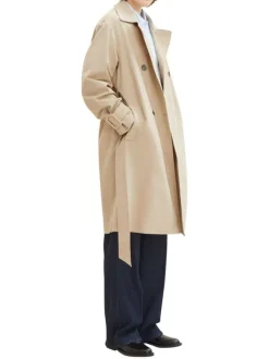 Trench coat beige uni avec une coupe droite et un col cubain