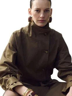 Trench coat long en coton chocolat uni avec une coupe ample et un col montant