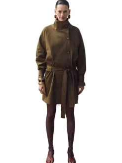 Trench coat long en coton chocolat uni avec une coupe ample et un col montant