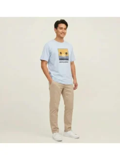 T-shirt en coton bleu clair pourvu d'une coupe droite et d'un col rond