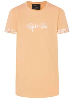 T-shirt pêche uni avec une coupe droite à col rond et des manches courtes
