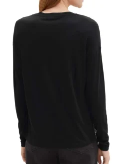 T-shirt beige imprimé avec une coupe droite un col rond et des manches longues