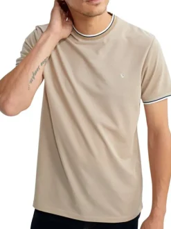 T-shirt beige uni pourvu de manches courtes et d'un col rond