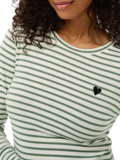 T-shirt blanc cassé à rayures avec une coupe ajustée et un col rond