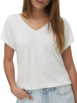 T-shirt blanc coupe droite pourvu d'un col v orné de liserés dorés