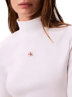 T-shirt blanc en coton à maille côtelée avec une coupe moulante