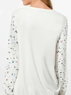 T-shirt blanc fleuri avec une coupe droite col rond et à manches courtes