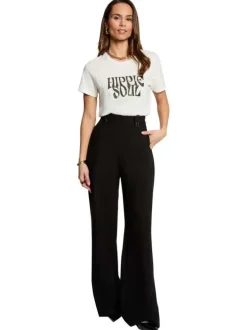 T-shirt blanc à motifs avec une coupe droite et un col rond