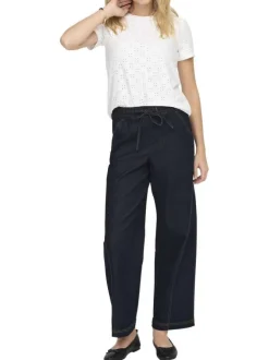 T-shirt blanc uni avec broderie anglaise et une coupe droite