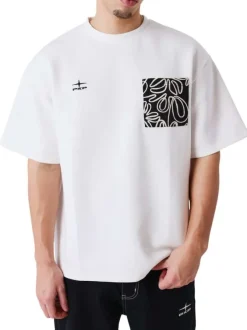 T-shirt blanc uni avec une coupe ajustée un col rond et des manches courtes