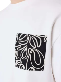 T-shirt blanc uni avec une coupe ajustée un col rond et des manches courtes