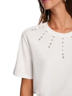 T-shirt blanc uni avec une coupe droite et des manches courtes