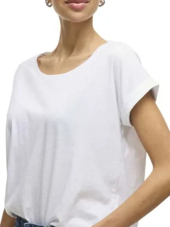 T-shirt blanc uni avec une coupe droite et des manches courtes