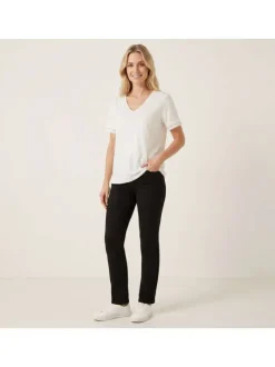 T-shirt blanc uni avec une coupe droite et des manches courtes