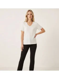 T-shirt blanc uni avec une coupe droite et des manches courtes