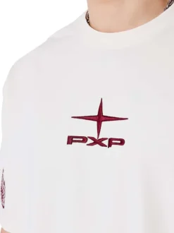 T-shirt blanc uni avec une coupe droite et des manches courtes