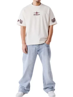 T-shirt blanc uni avec une coupe droite et des manches courtes
