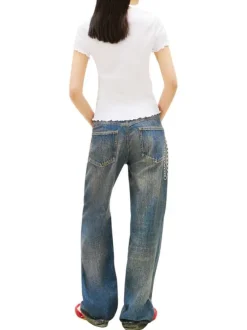 T-shirt blanc uni avec une coupe moulante et des manches courtes
