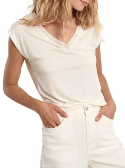 T-shirt blanc uni pourvu de manches courtes et d'un coupe droite