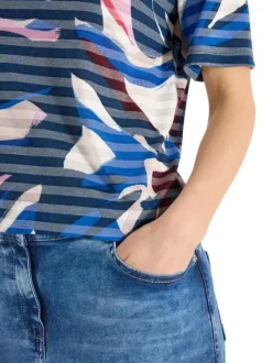 T-shirt bleu à rayures avec une coupe droite et un col rond