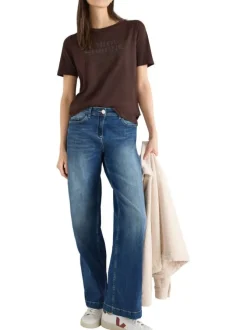 T-shirt chocolat uni pourvu de manches courtes et d'un col rond