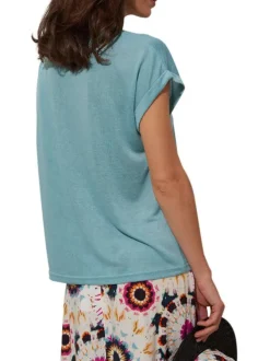 T-shirt ciel uni avec un col v une coupe droite et des manches courtes
