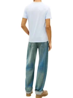 T-shirt ciel uni avec une coupe droite et des manches courtes