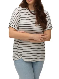 T-shirt écru à coupe droite pourvu d'un col rond et de manches courtes