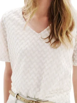 T-shirt écru effet géométrique avec une coupe droite et un col V