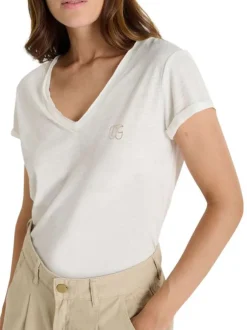 T-shirt écru pourvu d'un col v et du logo de la marque brillant