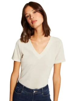 T-shirt écru uni avec une coupe droite à col v et des manches courtes