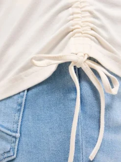T-shirt écru uni pourvu de manches courtes et d'une coupe droite