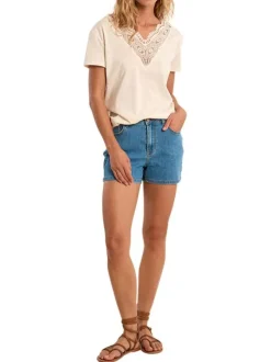 T-shirt écru uni pourvu d'un double décolleté en v avec des détails en dentelle