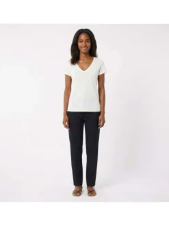 T-shirt Elvie blanc uni pourvu de manches courtes et d'un col v