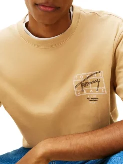 T-shirt en coton beige imprimé avec une coupe droite et un col rond