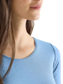 T-shirt en coton biologique bleu uni pourvu d'une coupe moulante