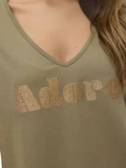 T-shirt en coton biologique kaki avec inscription "Adore" en paillettes dorées