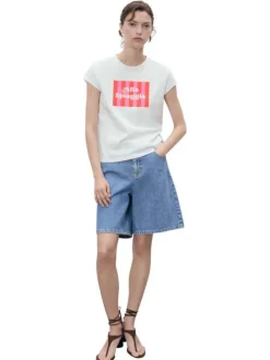T-shirt en coton blanc imprimé avec une coupe droite à col rond