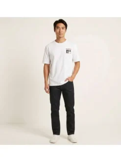 T-shirt en coton blanc imprimé avec une coupe droite et un col rond